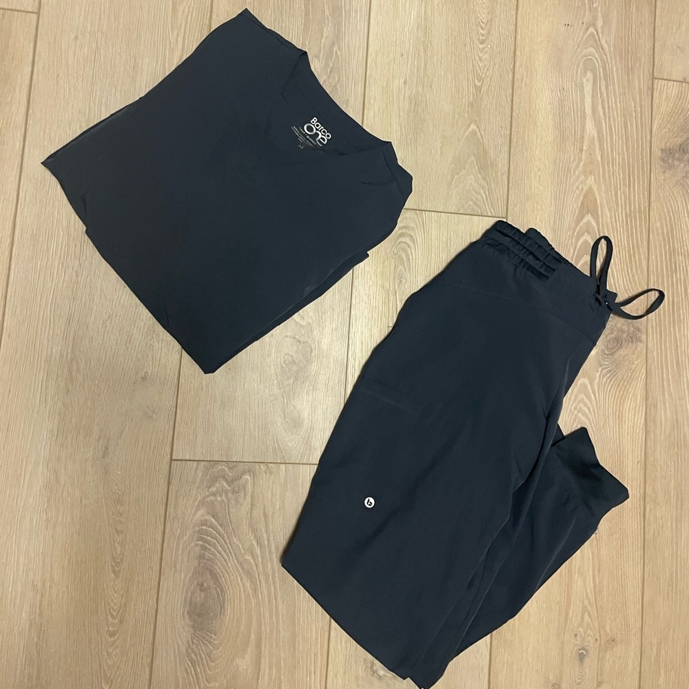 Barco one scrub set